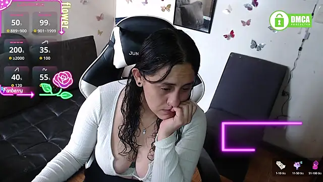 Snapshot of MelRaiise chatting on 27, 10, 2025 MelRaiise online show from 27, 10, 2025