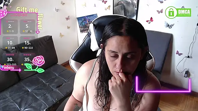 Snapshot of MelRaiise chatting on 5, 12, 2025 MelRaiise online show from 5, 12, 2025