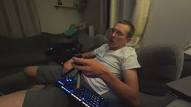 AverageMaleJay online show from 18, 6, 2026