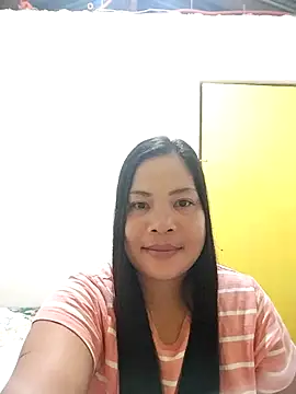 Snapshot of shyhotpinay_32 chatting on 8, 10, 2025 shyhotpinay 32 online show from 8, 10, 2025