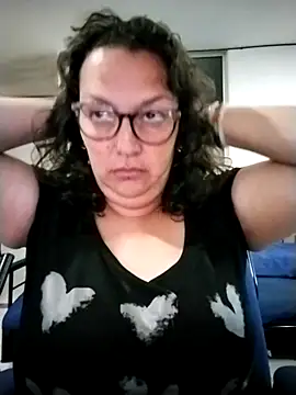 Snapshot of -saraqueen- chatting on 21, 10, 2025 -saraqueen- online show from 21, 10, 2025