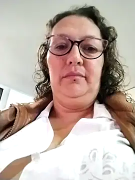 Snapshot of -saraqueen- chatting on 22, 10, 2025 -saraqueen- online show from 22, 10, 2025