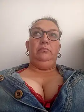 Snapshot of -saraqueen- chatting on 24, 10, 2025 -saraqueen- online show from 24, 10, 2025