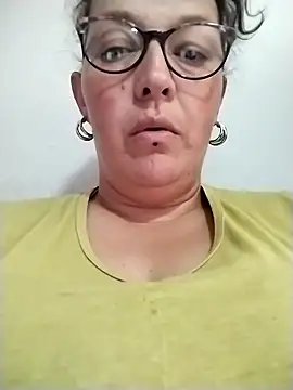 Snapshot of -saraqueen- chatting on 9, 11, 2025 -saraqueen- online show from 9, 11, 2025