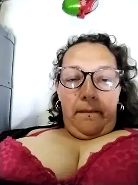 Snapshot of -saraqueen- chatting on 13, 11, 2025 -saraqueen- online show from 13, 11, 2025