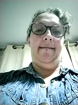 Snapshot of -saraqueen- chatting on 14, 11, 2025 -saraqueen- online show from 14, 11, 2025