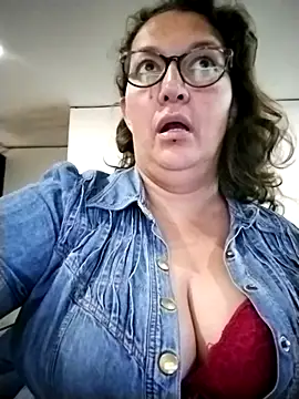 Snapshot of -saraqueen- chatting on 14, 11, 2025 -saraqueen- online show from 14, 11, 2025