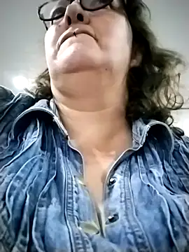 Snapshot of -saraqueen- chatting on 28, 11, 2025 -saraqueen- online show from 28, 11, 2025