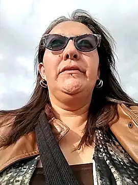 Snapshot of -saraqueen- chatting on 2, 12, 2025 -saraqueen- online show from 2, 12, 2025