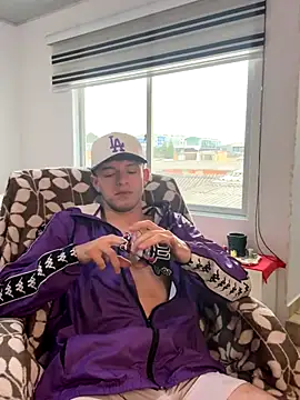 Snapshot of noah_red chatting on 7, 10, 2025 noah red online show from 7, 10, 2025