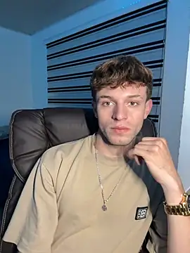 Snapshot of noah_red chatting on 8, 10, 2025 noah red online show from 8, 10, 2025