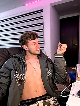 Snapshot of noah_red chatting on 13, 10, 2025 noah red online show from 13, 10, 2025