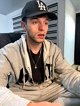 Snapshot of noah_red chatting on 14, 10, 2025 noah red online show from 14, 10, 2025