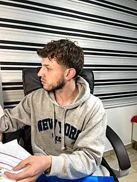 Snapshot of noah_red chatting on 22, 10, 2025 noah red online show from 22, 10, 2025