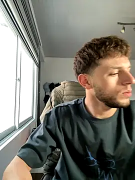 Snapshot of noah_red chatting on 2, 11, 2025 noah red online show from 2, 11, 2025