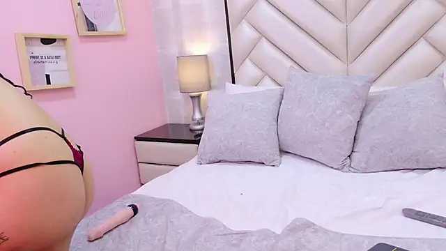 Snapshot of CristalShayy chatting on 3, 12, 2025 CristalShayy online show from 3, 12, 2025