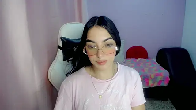 Snapshot of cielooo_ chatting on 6, 4, 2026 cielooo online show from 6, 4, 2026