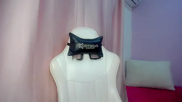 Snapshot of cielooo_ chatting on 8, 4, 2026 cielooo online show from 8, 4, 2026