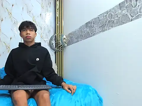 sexyboys cutex18 online show from 17, 5, 2026