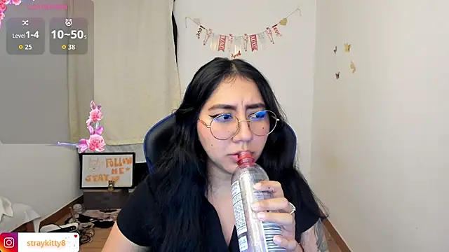 Snapshot of LoveLyy- chatting on 5, 6, 2026 LoveLyy- online show from 5, 6, 2026