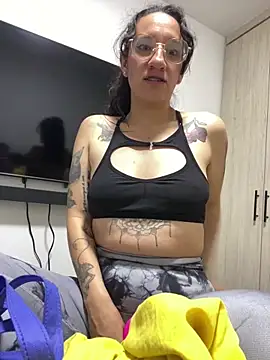 Snapshot of _ASH2 chatting on 12, 10, 2025 ASH2 online show from 12, 10, 2025