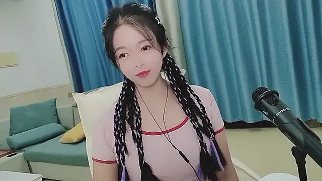 Snapshot of Q_Yumi chatting on 16, 10, 2025 Q Yumi online show from 16, 10, 2025