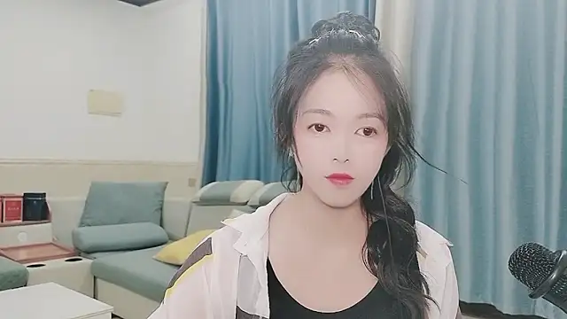 Snapshot of Q_Yumi chatting on 18, 10, 2025 Q Yumi online show from 18, 10, 2025