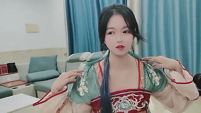 Snapshot of Q_Yumi chatting on 19, 10, 2025 Q Yumi online show from 19, 10, 2025