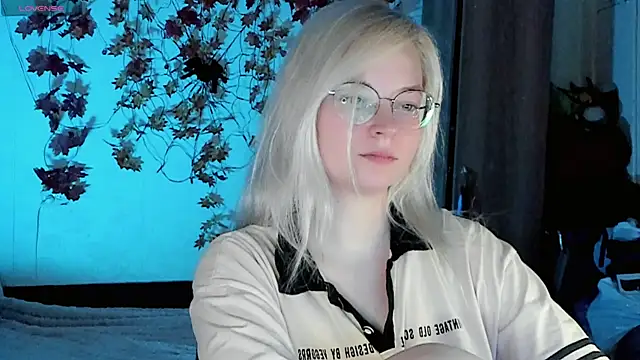 HoneyDazzle online show from 1, 11, 2025