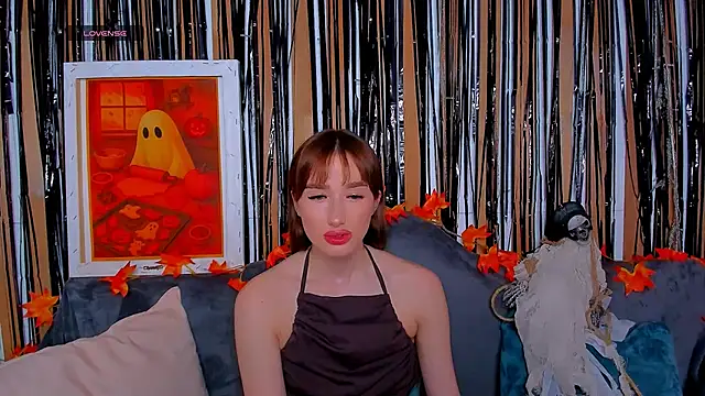 Olivia Grantt online show from 25, 10, 2025