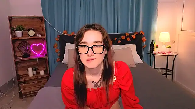 Olivia Grantt online show from 3, 12, 2025