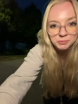 LinaLeana online show from 3, 7, 2026