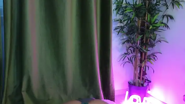 Ashley luxx online show from 17, 1, 2026