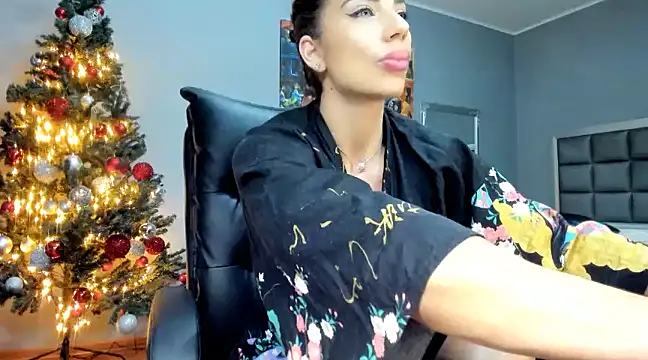 Alesyamuscledollxh online show from 18, 12, 2024