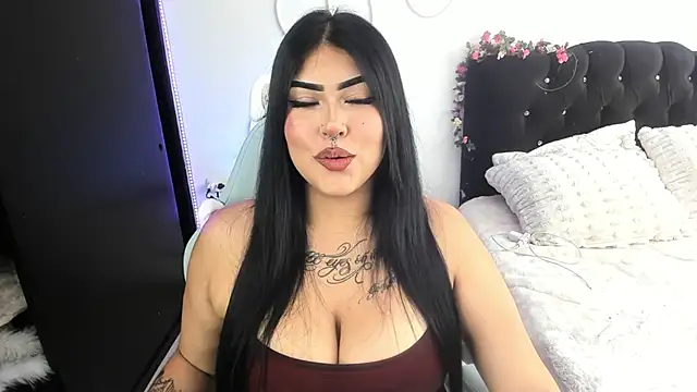 hollycute   online show from 9, 4, 2026