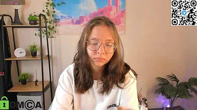 Nuura Moore online show from 31, 10, 2025