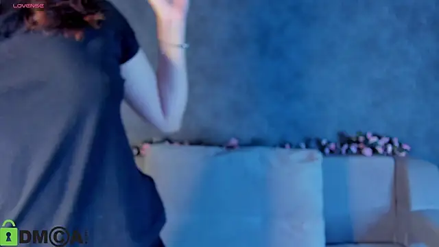 Nuura Moore online show from 11, 11, 2025