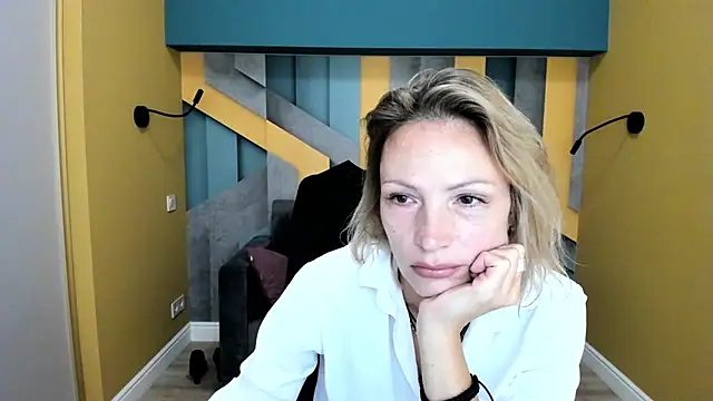 Snapshot of AlinaMoor chatting on 8, 10, 2025 AlinaMoor online show from 8, 10, 2025