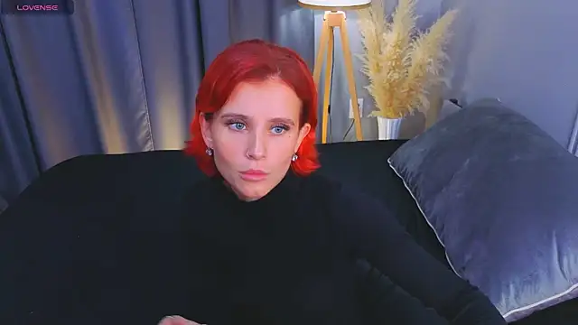 Snapshot of FoxxLina chatting on 12, 10, 2025 FoxxLina online show from 12, 10, 2025