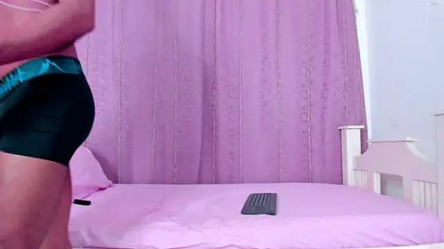 nahomy smiith online show from 19, 10, 2025