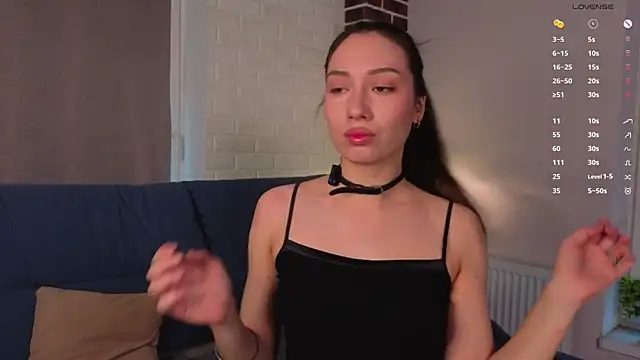 Snapshot of MissyHuf chatting on 5, 12, 2025 MissyHuf online show from 5, 12, 2025