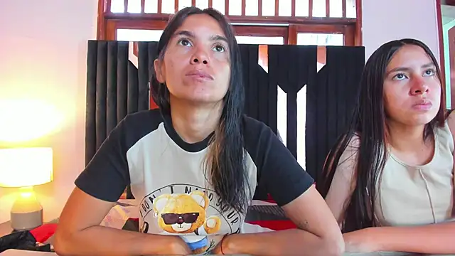 Snapshot of Sofy_and_Mia chatting on 29, 10, 2025 Sofy and Mia online show from 29, 10, 2025