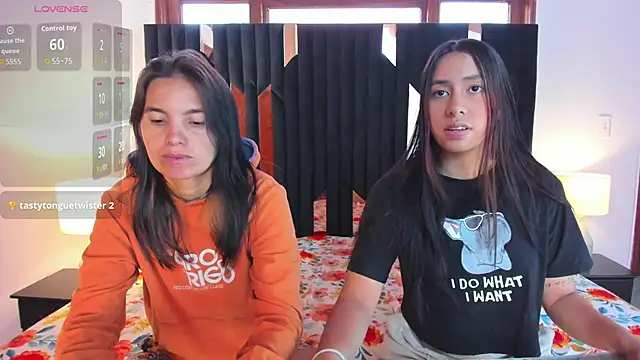 Snapshot of Sofy_and_Mia chatting on 30, 10, 2025 Sofy and Mia online show from 30, 10, 2025