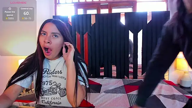 Snapshot of Sofy_and_Mia chatting on 5, 11, 2025 Sofy and Mia online show from 5, 11, 2025