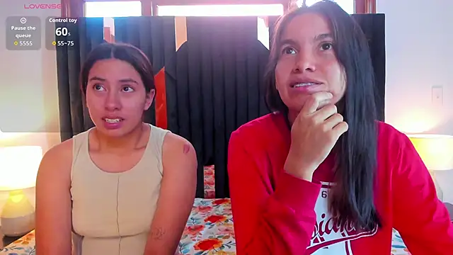 Snapshot of Sofy_and_Mia chatting on 1, 12, 2025 Sofy and Mia online show from 1, 12, 2025