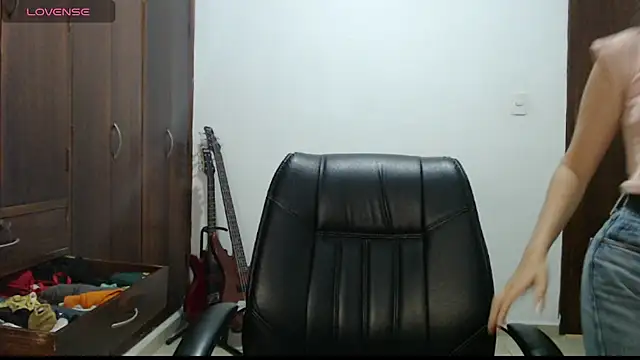 CarlaLorez online show from 17, 3, 2026