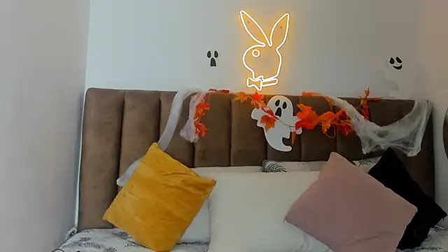 Snapshot of Amara18__ chatting on 21, 10, 2025 Amara18 online show from 21, 10, 2025