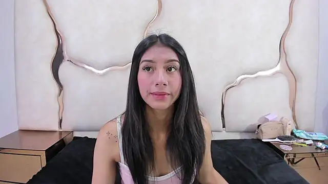 Mia clark18 online show from 4, 12, 2025