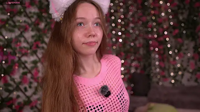 Snapshot of Petite_Polly chatting on 15, 12, 2025 Petite Polly online show from 15, 12, 2025