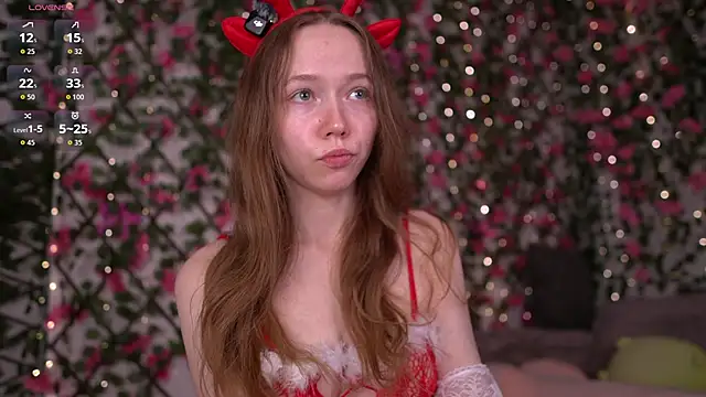 Snapshot of Petite_Polly chatting on 20, 12, 2025 Petite Polly online show from 20, 12, 2025